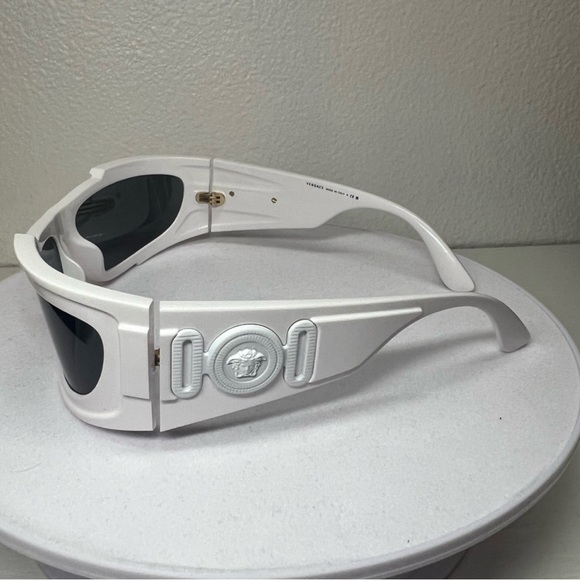 New Versace Unisex Sunglasses - Picture 6 of 9
